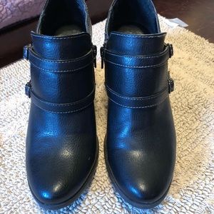 Jaclyn Smith booties